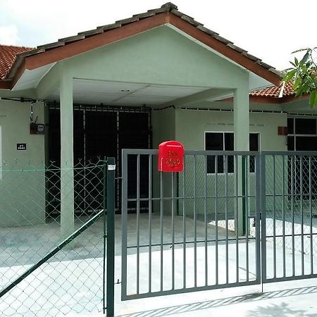 Homestay Mimie Gemas Exteriér fotografie